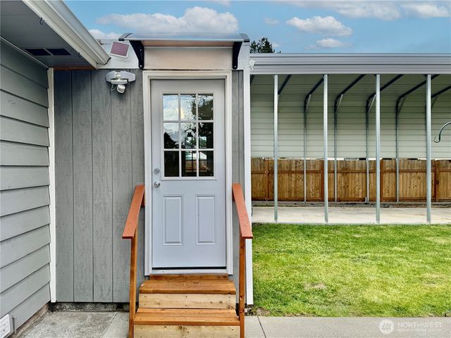 9521 Sharon Drive, Everett, WA 98204