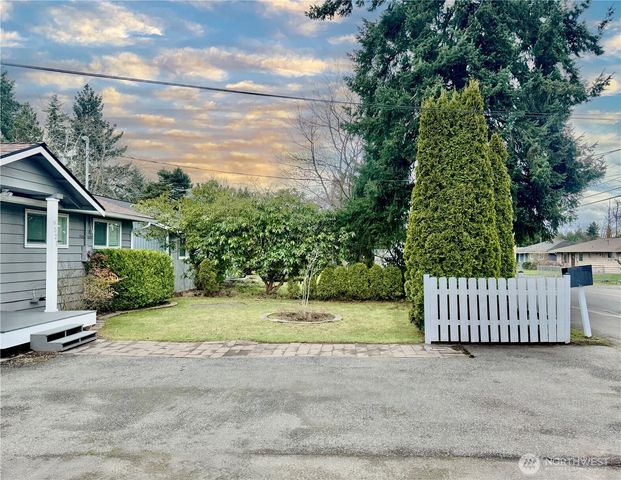 9521 Sharon Drive, Everett, WA 98204