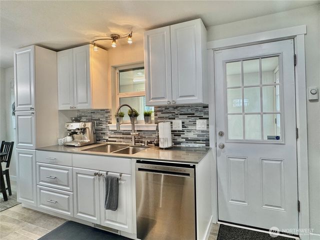 9521 Sharon Drive, Everett, WA 98204