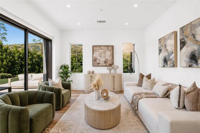 162 Winnett, Irvine, CA 92602