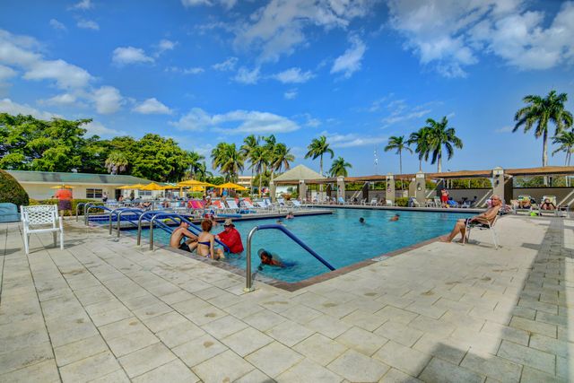 3002 Portofino Isle E3, Coconut Creek, FL 33066