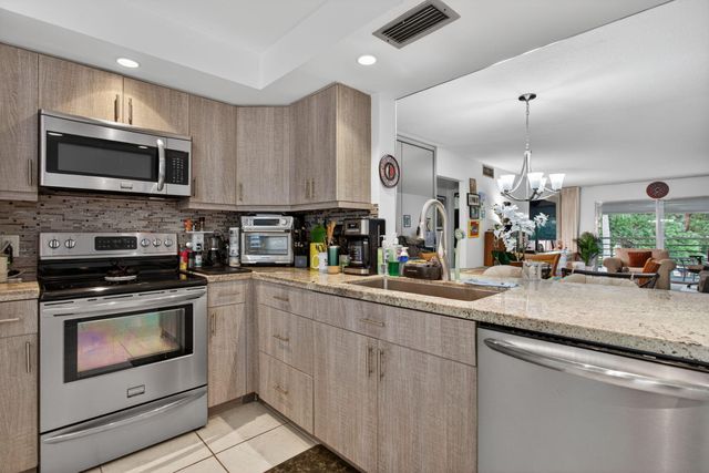 3002 Portofino Isle E3, Coconut Creek, FL 33066