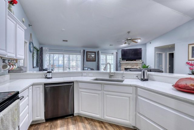 9239 S 54th STREET, Franklin, WI 53132