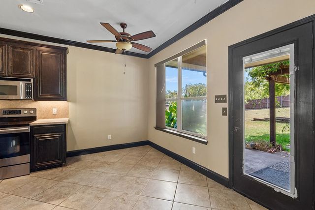800 Joshua Drive, Burleson, TX 76028