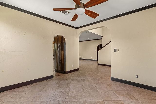 800 Joshua Drive, Burleson, TX 76028