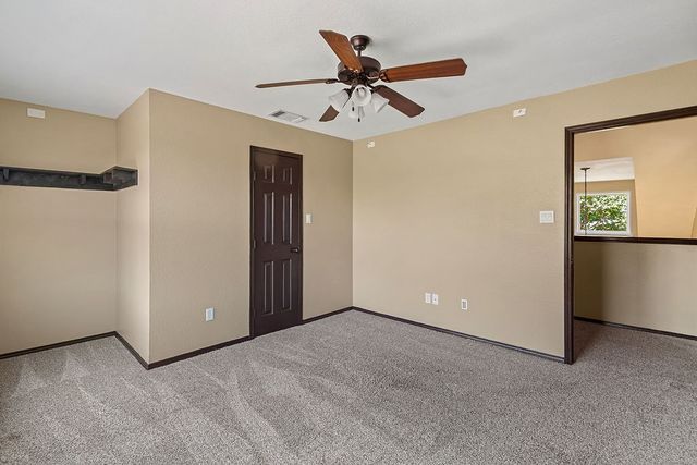 800 Joshua Drive, Burleson, TX 76028