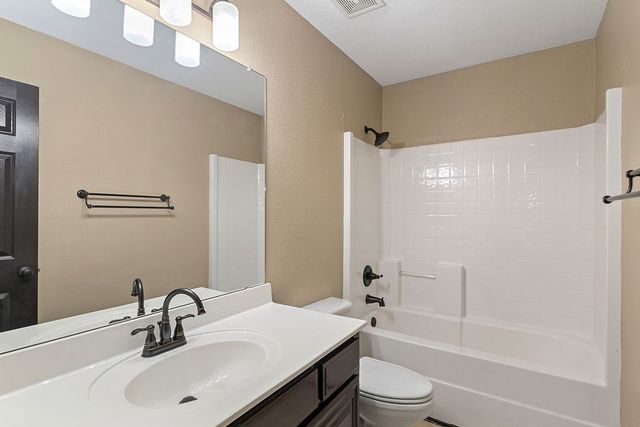 800 Joshua Drive, Burleson, TX 76028