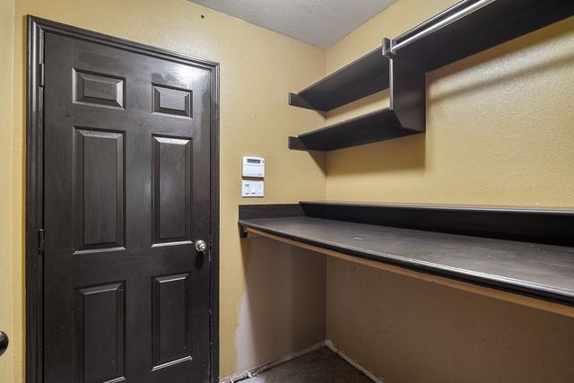 800 Joshua Drive, Burleson, TX 76028
