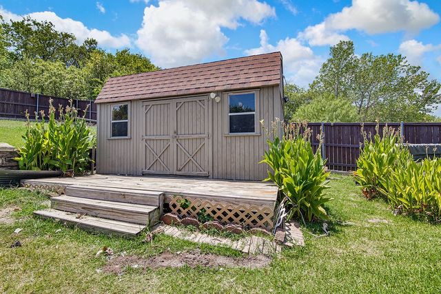 800 Joshua Drive, Burleson, TX 76028