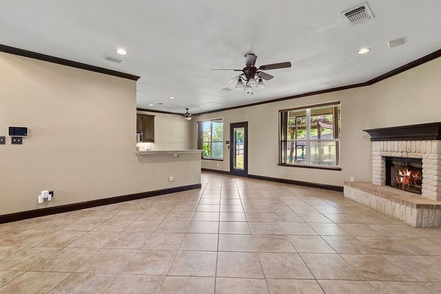 800 Joshua Drive, Burleson, TX 76028