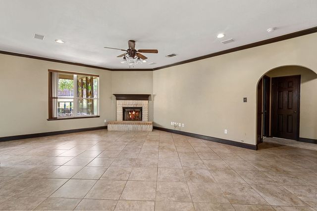 800 Joshua Drive, Burleson, TX 76028