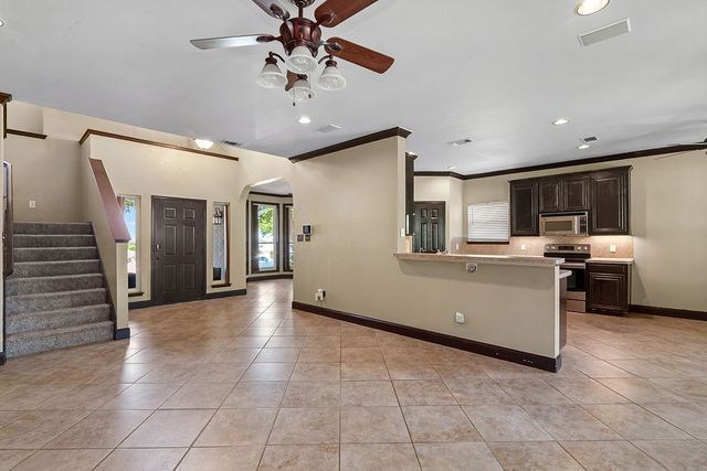 800 Joshua Drive, Burleson, TX 76028