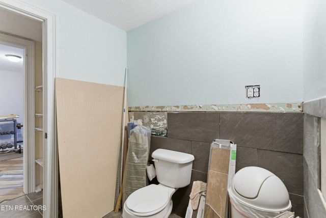 2833 Ithaca Drive, Knoxville, TN 37918