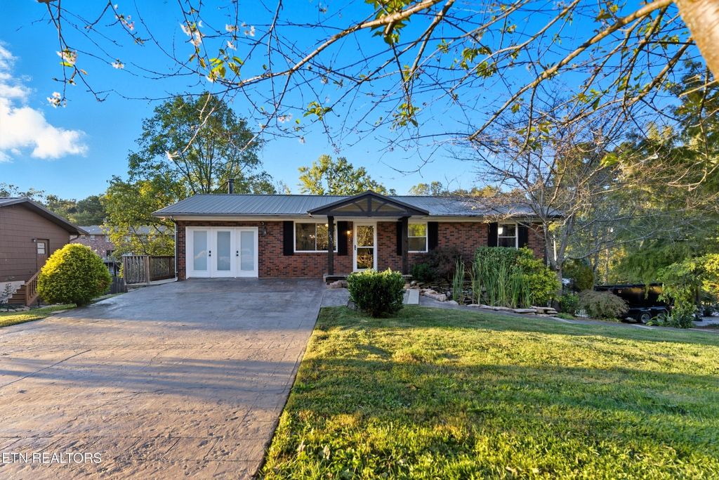 2833 Ithaca Drive, Knoxville, TN 37918