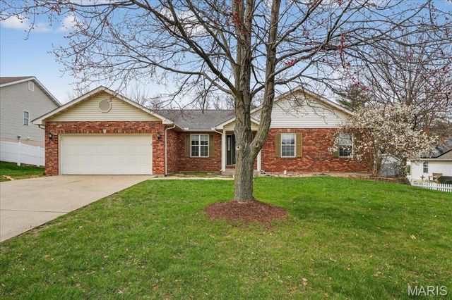 307 Longview Drive, Columbia, IL 62236