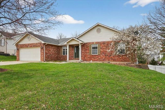 307 Longview Drive, Columbia, IL 62236