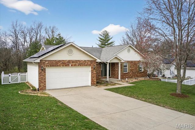 307 Longview Drive, Columbia, IL 62236