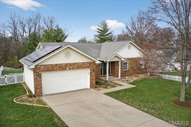 307 Longview Drive, Columbia, IL 62236