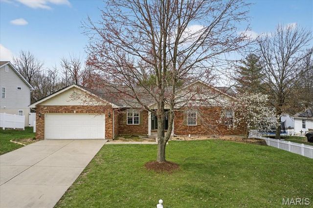 307 Longview Drive, Columbia, IL 62236