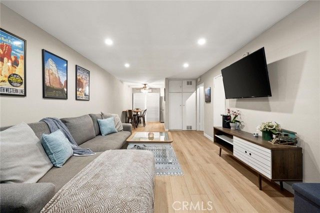 2452 Chelsea Place M, Santa Monica, CA 90404
