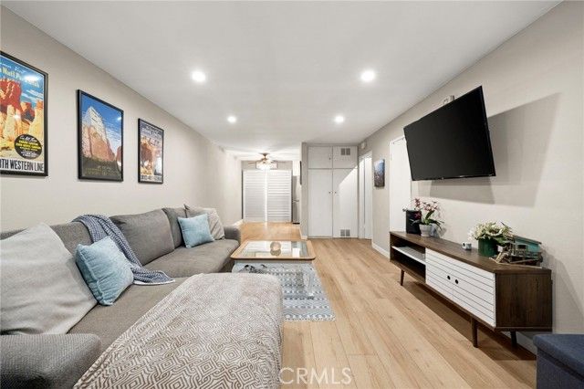 2452 Chelsea Place M, Santa Monica, CA 90404