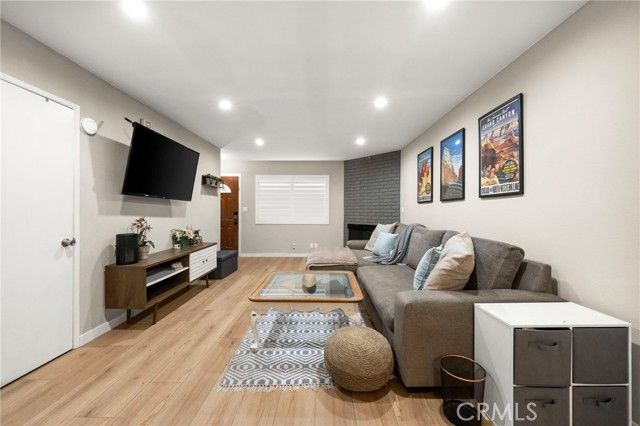 2452 Chelsea Place M, Santa Monica, CA 90404