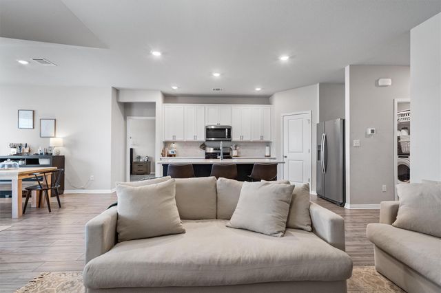 537 Loriner WAY, Liberty Hill, TX 78642