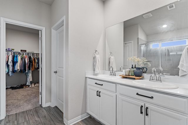 537 Loriner WAY, Liberty Hill, TX 78642