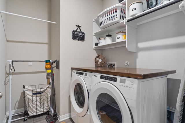 537 Loriner WAY, Liberty Hill, TX 78642