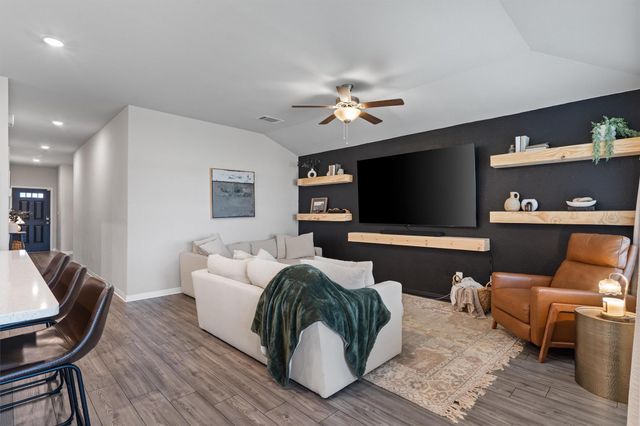 537 Loriner WAY, Liberty Hill, TX 78642