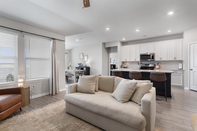 537 Loriner WAY, Liberty Hill, TX 78642