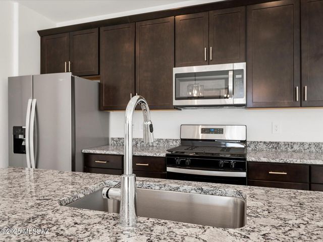 744 W Calle Cubeta, Sahuarita, AZ 85629