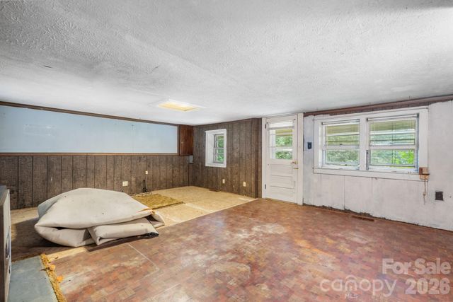 1755 F M Mclean Place, Lenoir, NC 28645