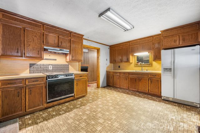1755 F M Mclean Place, Lenoir, NC 28645