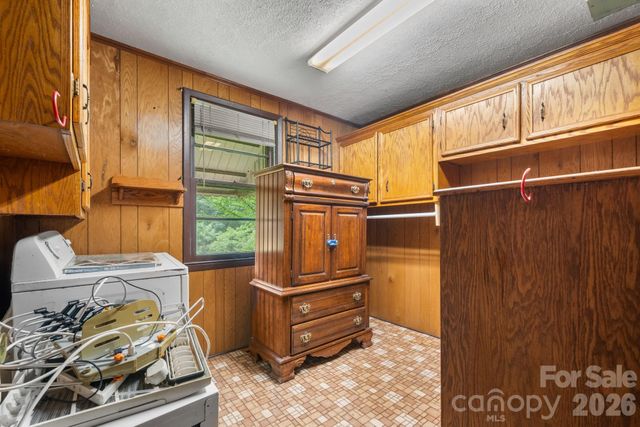 1755 F M Mclean Place, Lenoir, NC 28645