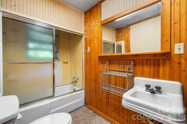1755 F M Mclean Place, Lenoir, NC 28645