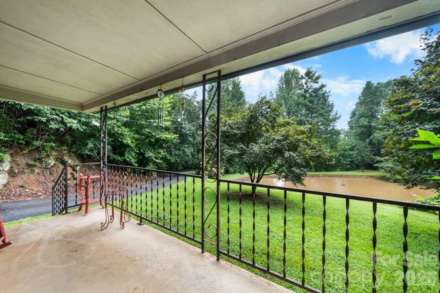 1755 F M Mclean Place, Lenoir, NC 28645