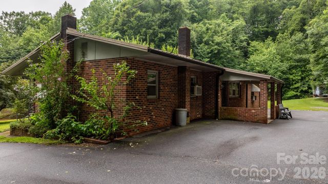 1755 F M Mclean Place, Lenoir, NC 28645