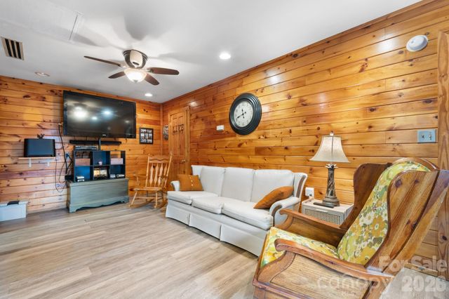 1755 F M Mclean Place, Lenoir, NC 28645