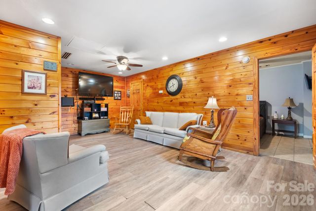 1755 F M Mclean Place, Lenoir, NC 28645