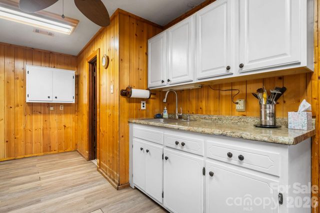 1755 F M Mclean Place, Lenoir, NC 28645