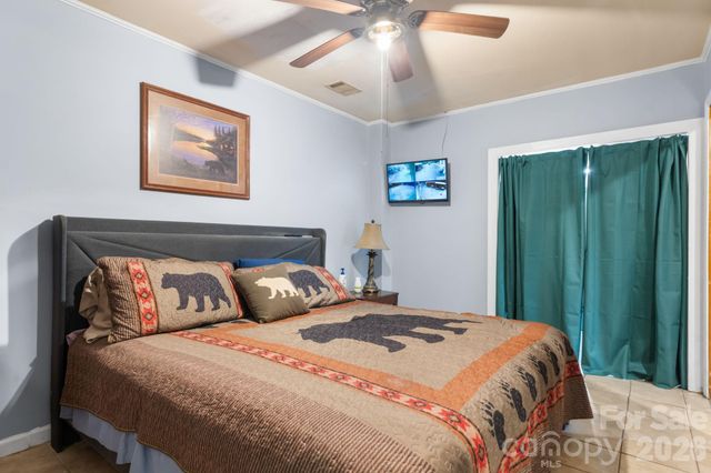 1755 F M Mclean Place, Lenoir, NC 28645