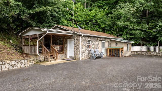1755 F M Mclean Place, Lenoir, NC 28645