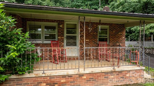 1755 F M Mclean Place, Lenoir, NC 28645