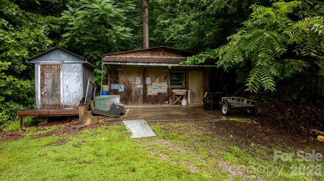 1755 F M Mclean Place, Lenoir, NC 28645