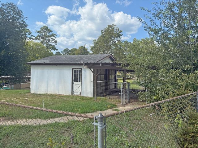 205 Lakeshore Drive, Onalaska, TX 77360