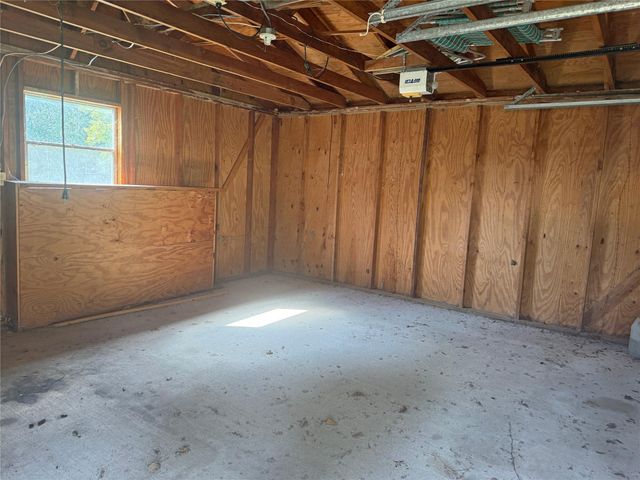 205 Lakeshore Drive, Onalaska, TX 77360