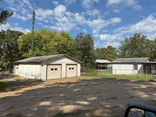 205 Lakeshore Drive, Onalaska, TX 77360