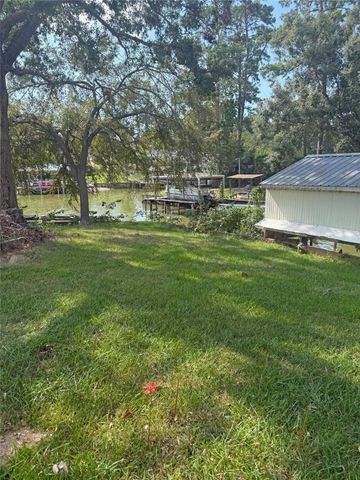 205 Lakeshore Drive, Onalaska, TX 77360