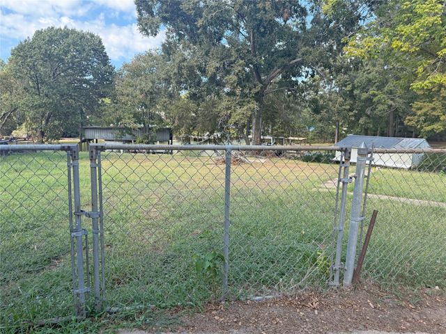 205 Lakeshore Drive, Onalaska, TX 77360